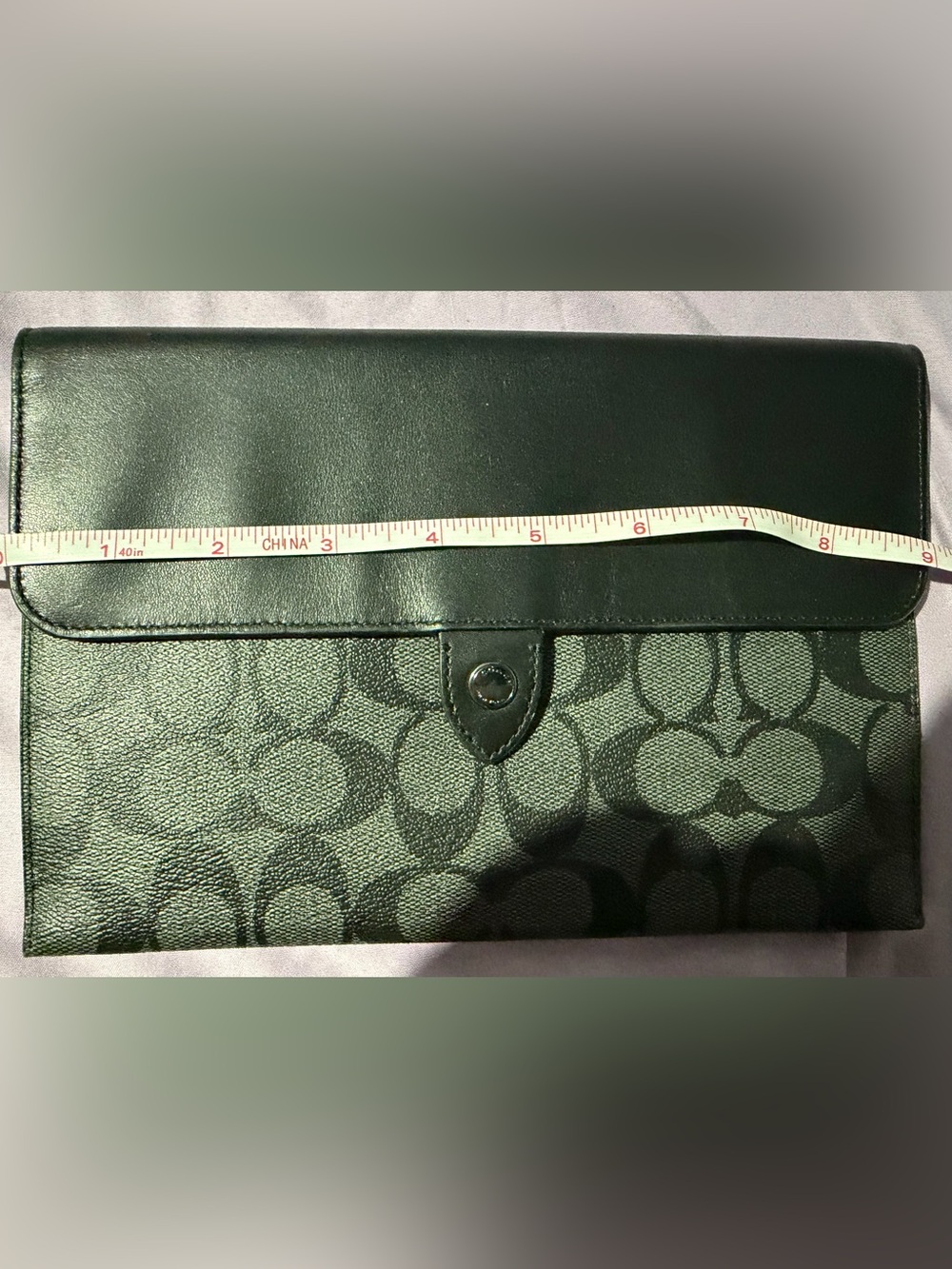 Women’s Signature Pattern Leather Folio Clutch - Picture 4 of 5